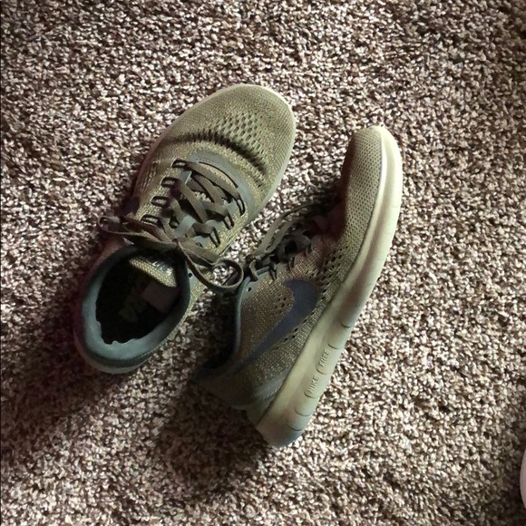 nike free olive green